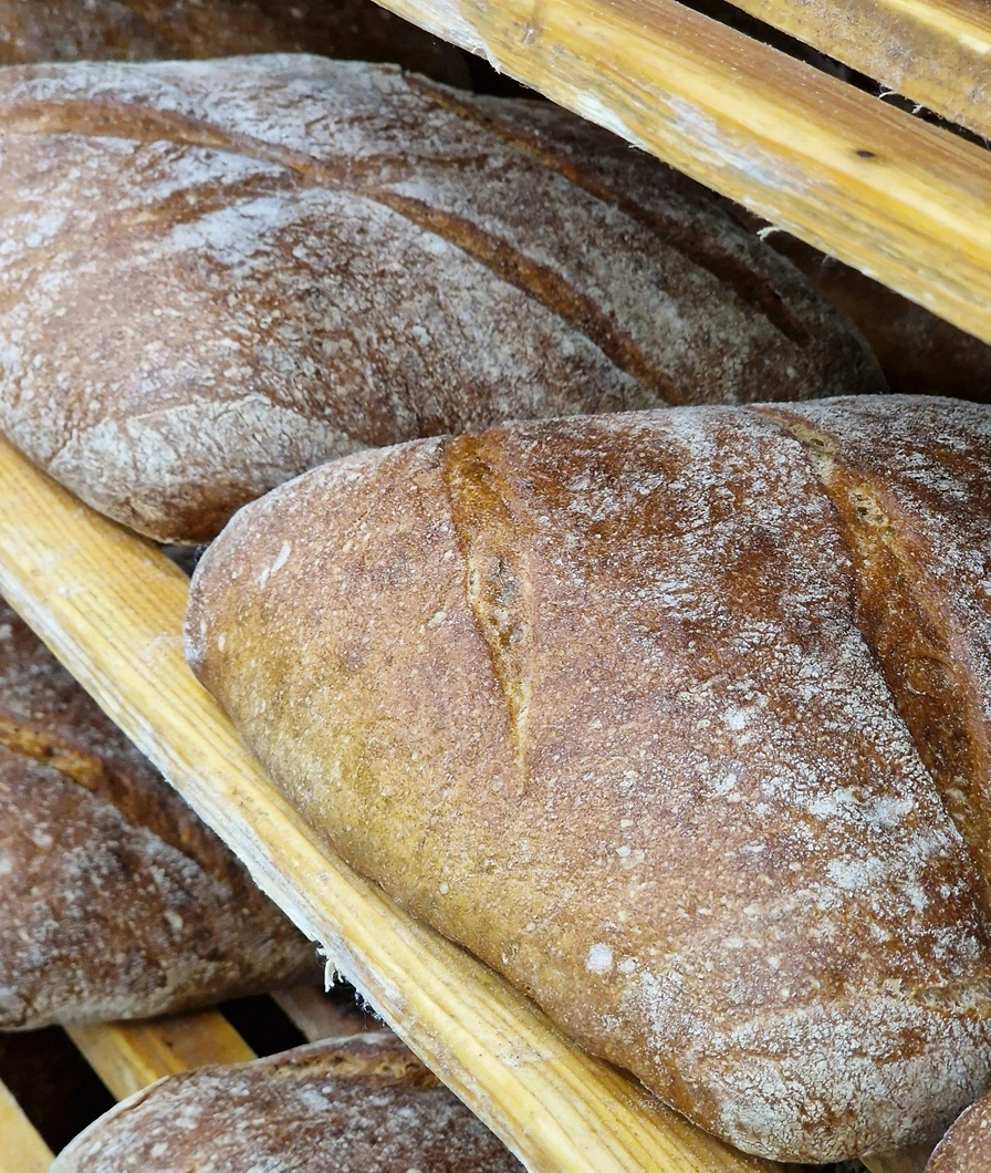 Крупнейший хлебзавод в Актобе перестал выпускать льготный хлеб из-за долгов